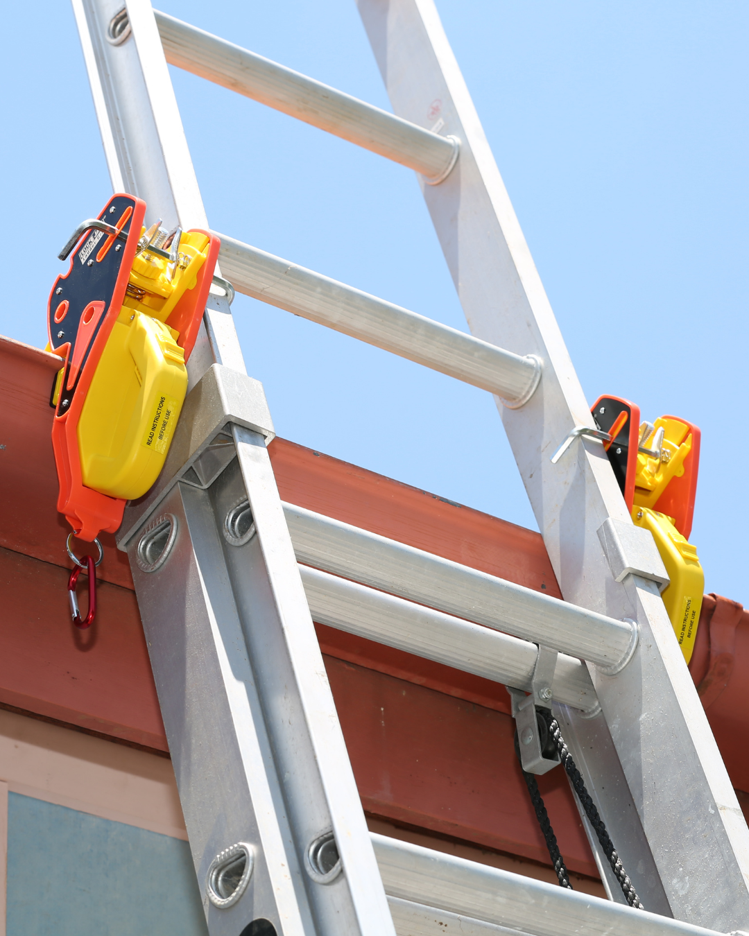 Ladder safety anchor device attached to the ladder rung and gutter.
