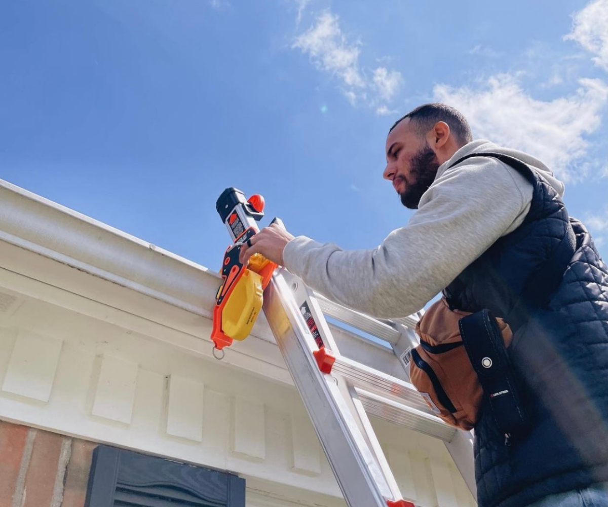 A person using wearing a long sleeves using lock jaw ladder grip